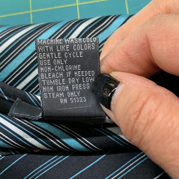 Kenneth Cole Reaction teal/black/white silk midi handkerchief skirt. Sz 6. NWOT - Picture 4 of 7